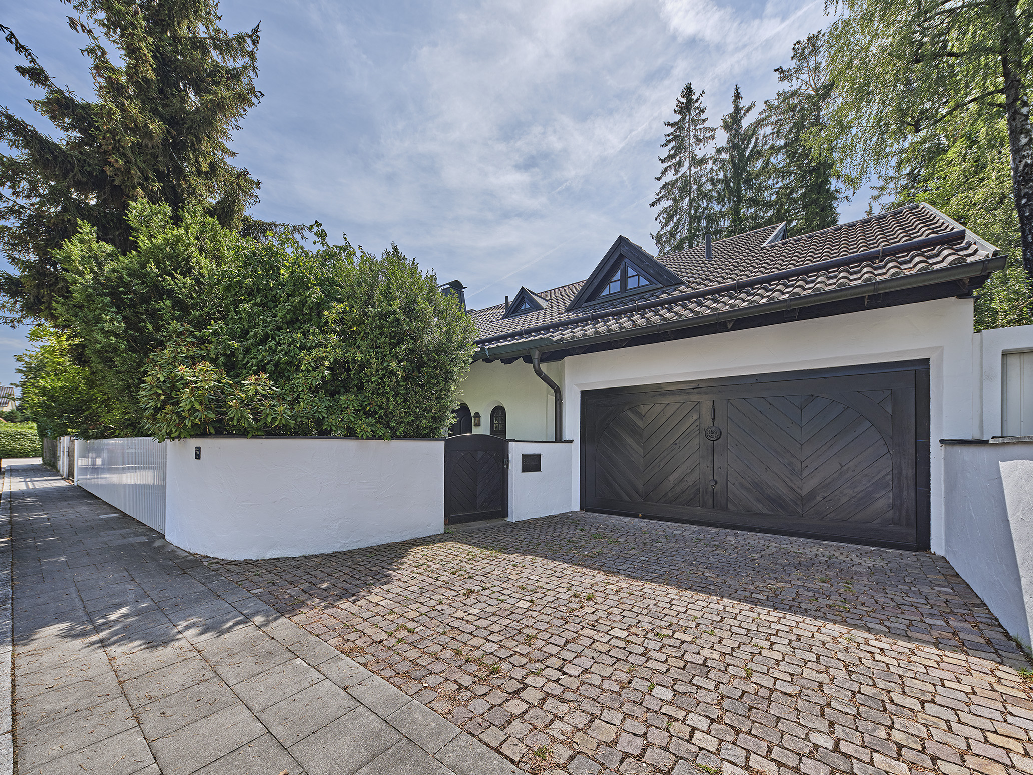 Haydnstraße 12, 85521 Ottobrunn – Villa