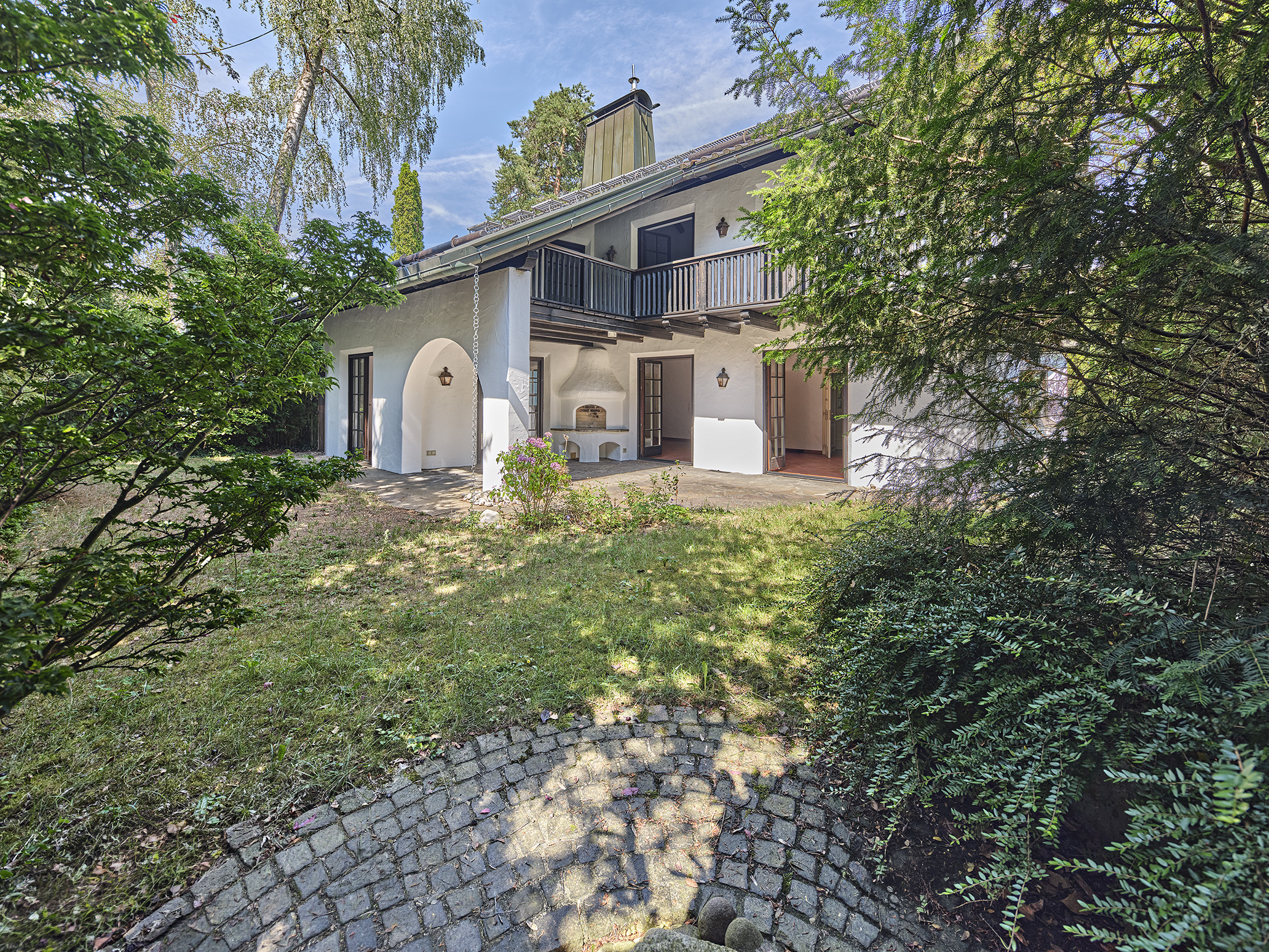 Gartenansicht mit Haus
